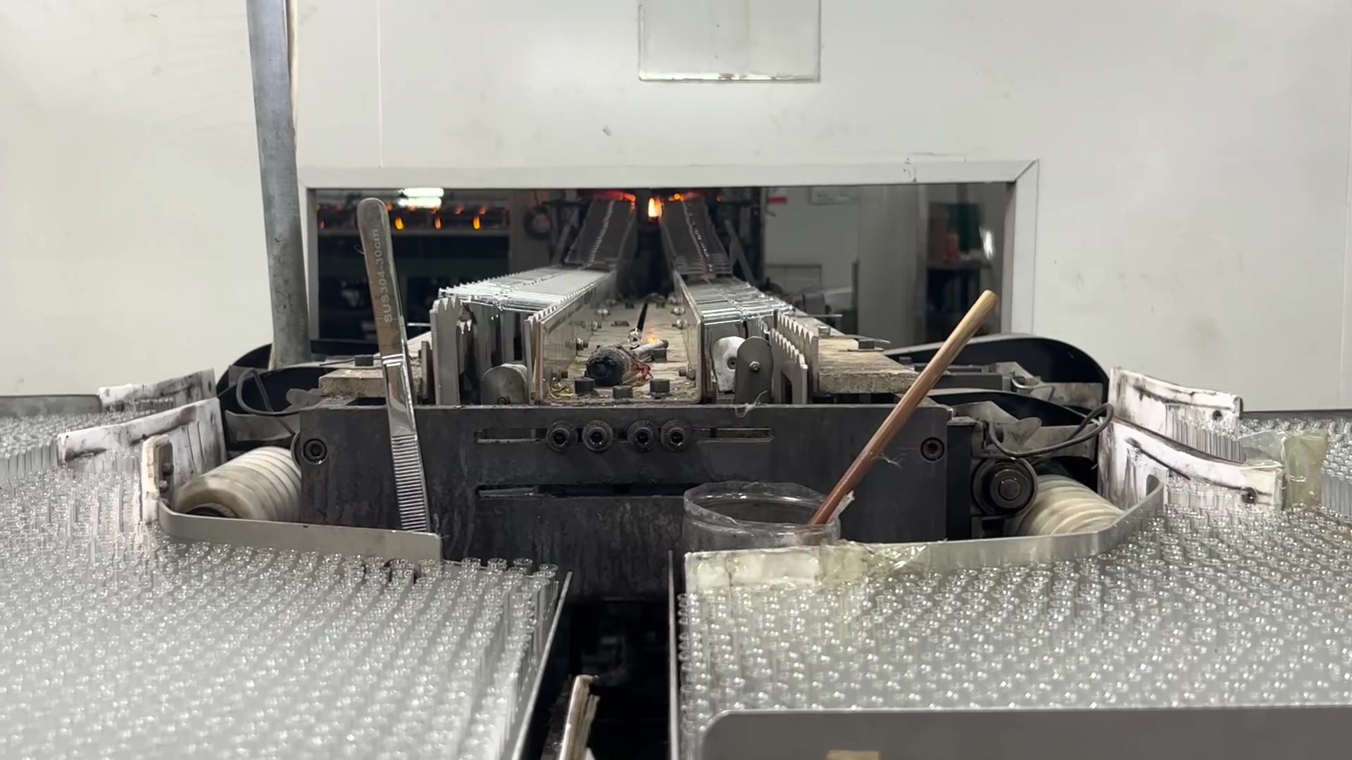 Natural cooling process for ampoule molding(1).mp4 Natural cooling process for ampoule molding(1).mp4